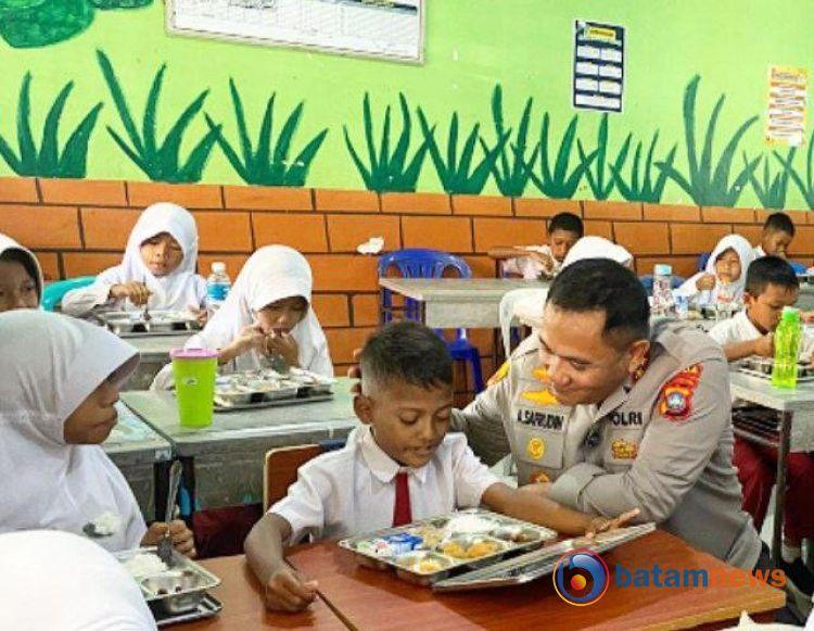 Kapolda Kepri Tinjau Program Makan Bergizi Gratis di SDN 01 Nongsa