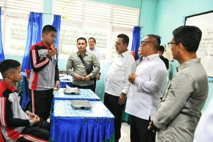 Gubernur Ansar Sebut Kepri Peringkat 5 Besar, Tapi DPR Ungkap Ada Ribuan SPPG Fiktif