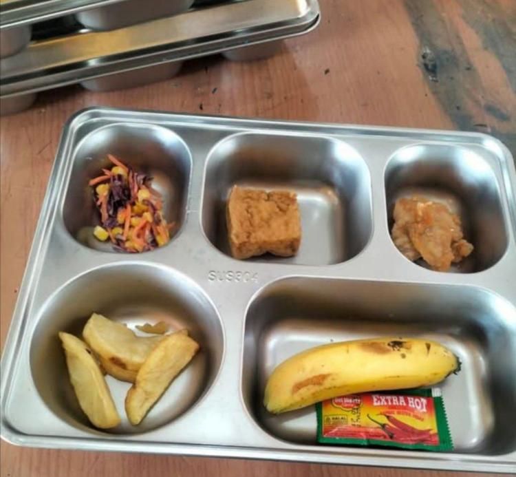 Menu Makan Bergizi Gratis di SDN 001 Batuaji Viral, Dinilai Jauh dari Standar