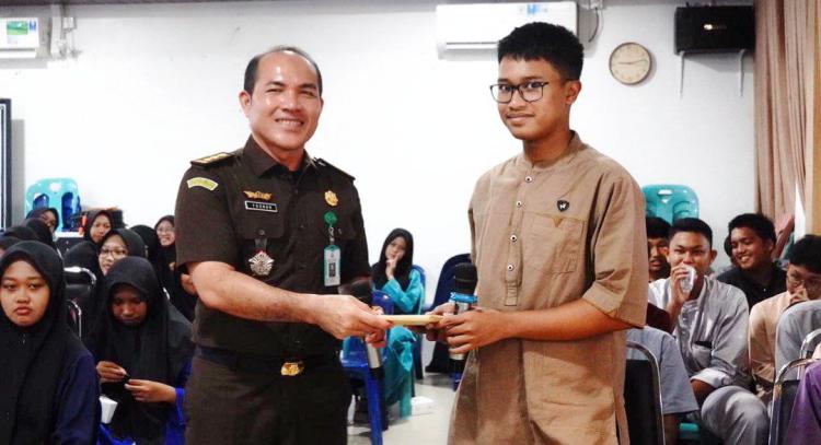 Jaksa Masuk Sekolah di MAN 1 Batam, Ajak Pelajar Lawan Narkoba dan Bullying