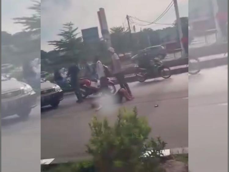 Musibah di Persimpangan Tiban Centre Batam, Pengendara Motor Perempuan Terlindas Mobil 