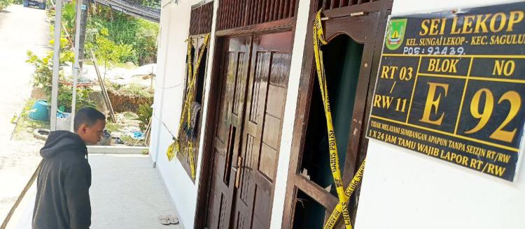 Evakuasi Dramatis Oknum Ustadz Diduga Pencabulan di Sagulung, Mobil Polisi Dipukuli Massa