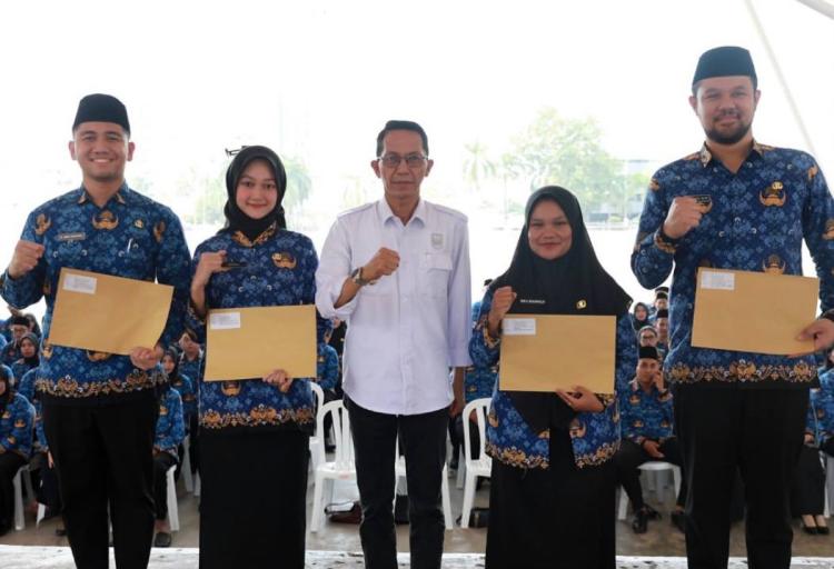 Wali Kota Batam Serahkan SK PPPK Tahap II, 369 Pegawai Baru Siap Perkuat Layanan Publik