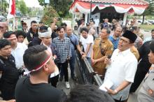 Ketua DPRD Batam Turun Langsung Temui Mahasiswa Demo Hak Kerja PT McDermott