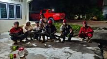 Warga Karimun Panik, Ular Piton 5 Meter Masuk ke Dalam Rumah