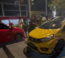 Mobil Kuning Nabrak Hingga Terbalik, Diduga Ngebut