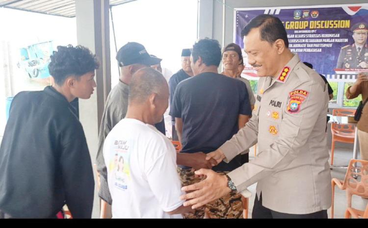Kabid Humas Polda Kepri Sambangi Warga Tanjung Uma, Dengarkan Keluhan dan Gelar Bazar