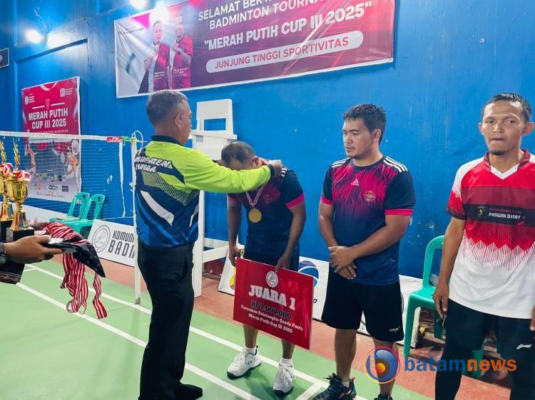 Turnamen Bulutangkis Merah Putih Cup III 2025 di Lingga Resmi Ditutup, Rozi/Joni dan E.Suridar/Novita Raih Juara