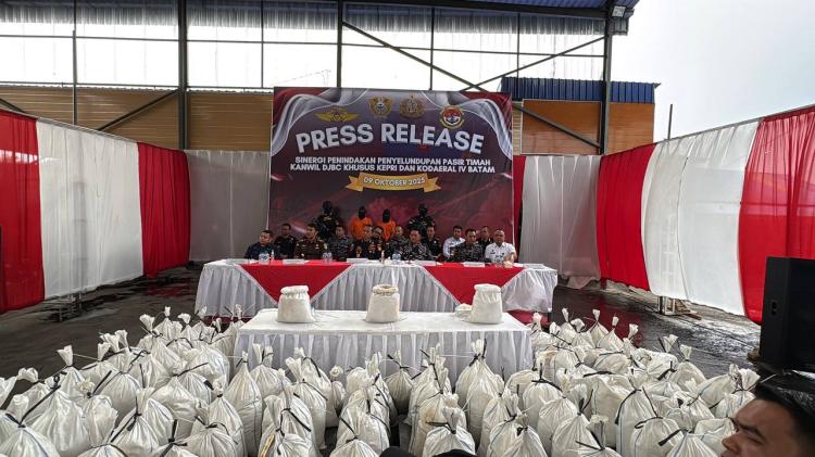 Bea Cukai dan TNI AL Gagalkan Penyelundupan 25,9 Ton Pasir Timah Senilai Rp5,2 Miliar di Perairan Kepri