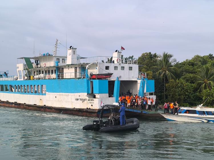 KMP Trisakti Adinda Kandas di Perairan Pulau Kasam, Ratusan Penumpang Selamat