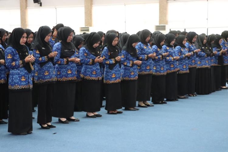 596 PPPK Tahap II dan 1 CPNS Dilantik, Bupati Roby: "Bekerjalah Dari Hati"