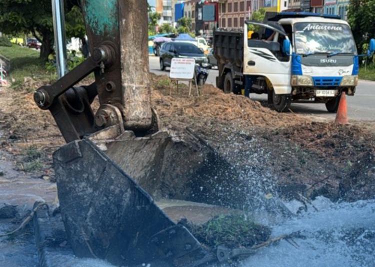 Ada Gangguan Suplai Air di Batam Akibat Perbaikan Pipa Bocor di Depan Kepri Mall, Cek Area Terdampak