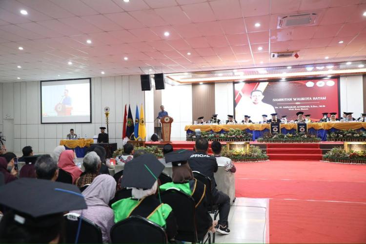 Wali Kota Batam Soroti Pengangguran 7,68%, Dorong Lulusan Unrika Jadi SDM Solutif