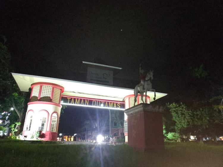 Warga Taman Duta Mas Batam Keluhkan Polusi Asap Pabrik Kayu Palet
