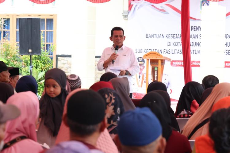 1.350 Paket Bansos Sembako Diserahkan Ansar Ahmad untuk Warga Tanjungpinang