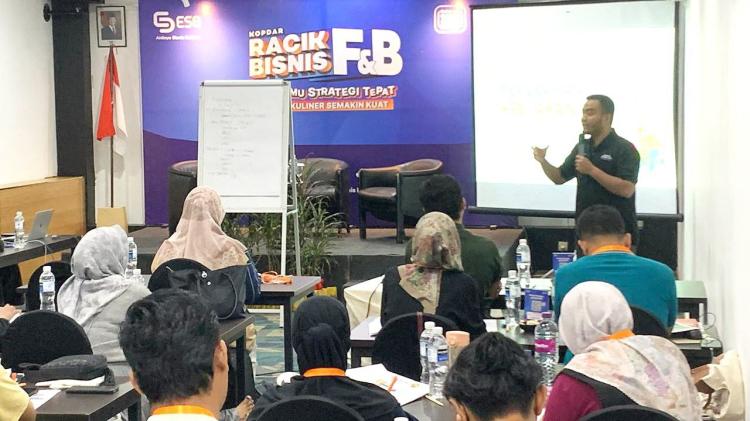Puluhan Pelaku Usaha Kuliner di Batam Ikuti Seminar Digitalisasi 