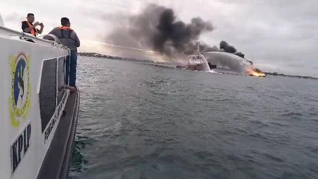 Nahkoda Hilang, Kapal Motor Tak Bernama Terbakar dan Tenggelam di Selat Riau
