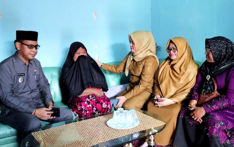 Cuaca Ekstrem Landa Bintan, Wabup Deby Tinjau Langsung Kerusakan Rumah Warga