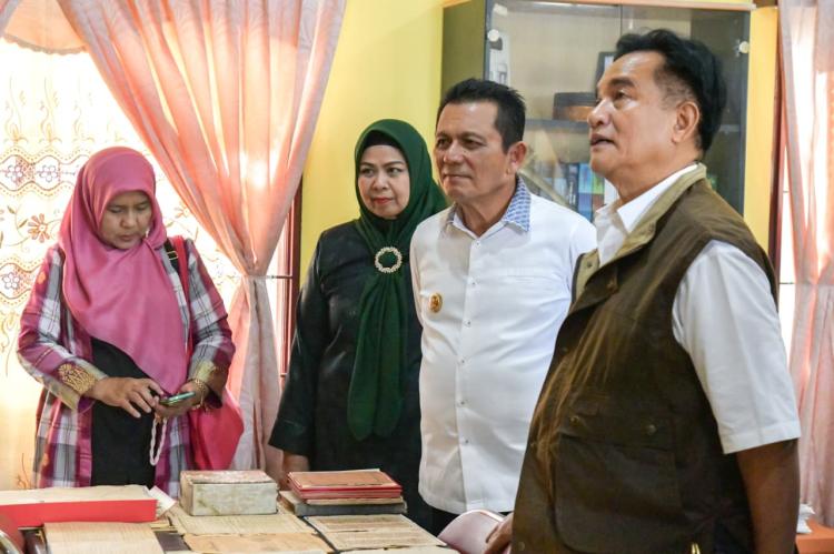 Yusril Ihza Mahendra Telusuri Jejak Leluhur Kesultanan Johor di Pulau Penyengat