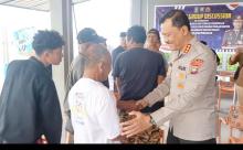 Kabid Humas Polda Kepri Sambangi Warga Tanjung Uma, Dengarkan Keluhan dan Gelar Bazar