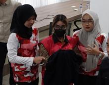 Tangis Mantan Direktur Saat Ditahan dalam Kasus Korupsi PNBP Pandu-Tunda Kapal di Batam