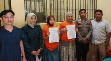 Pengeroyokan Berawal dari Olok-olok Nenek, Dua IRT ini Serang Janda Pakai Sapu