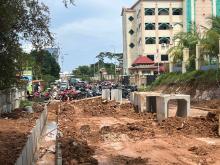 DPRD Kritik Kontraktor Proyek Jalan Rp 8,1 Miliar: Tutup Akses, Warga ke Masjid Harus Memutar Jauh