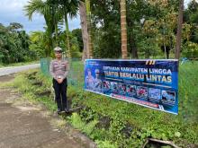 Satlantas Polres Lingga Pasang Spanduk Keselamatan di Titik Rawan Kecelakaan, Ajak Warga Jadi Pelopor Tertib Lalu Lintas