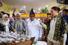 Kemenpar dan BPJPH Serahkan Sertifikat Halal Pulau Penyengat, Penguatan Ekonomi dan Wisata Religi