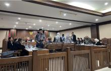 Sidang Kasus ASDP Diwarnai Isak Tangis Saksi, Bela Mantan Dirut Ira Puspa Dewi