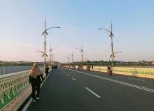 Jembatan Dompak: Berolahraga di Ruang Publik, Ramai Langkah, Sepi Kesadaran