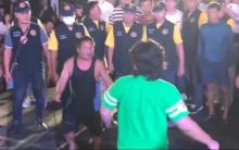Pejabat Biarkan Dua Pria Mabuk Berkelahi di Kuil, Ini Alasannya