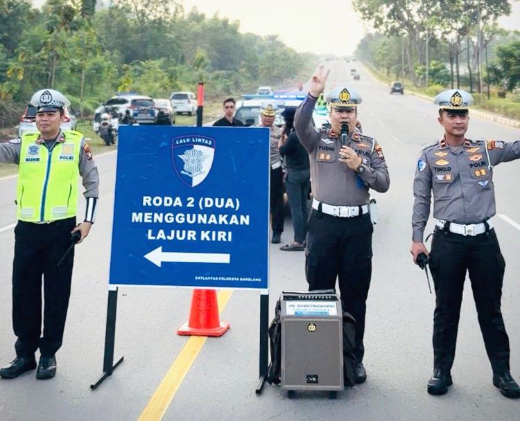 Satlantas Polresta Barelang Terapkan Kanalisasi di Jalan Sudirman untuk Cegah Kemacetan dan Kecelakaan