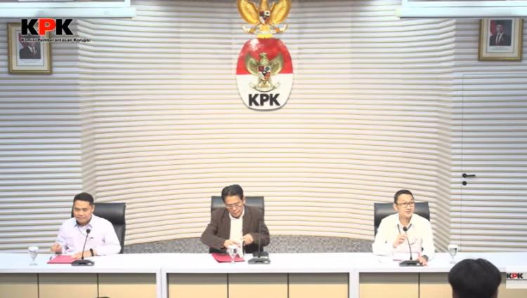Tiga Tersangka Korupsi Riau: Dari Gubernur hingga Tenaga Ahli, Ini Kata KPK