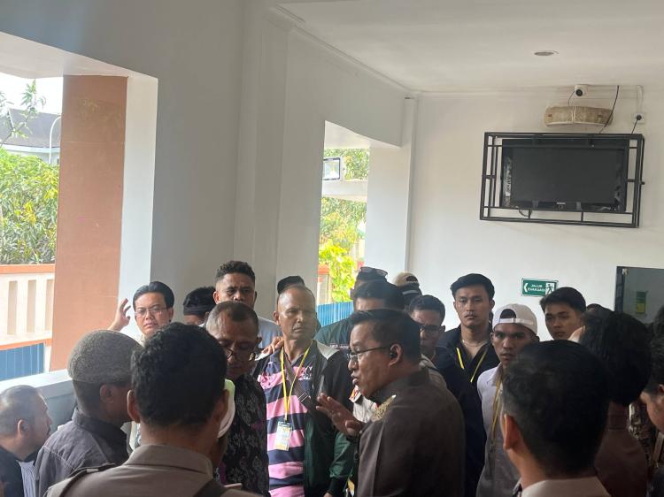 Sidang Penganiayaan ART di Batam Tertunda Berjam-jam, Simpatisan Mengamuk di Pengadilan