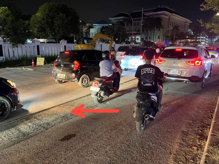 Jalan Baru, Masalah Baru: Lubang Proyek Raja Isa di Batam Kota Abaikan Keselamatan Pengendara