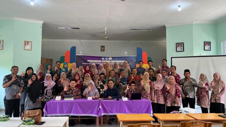 Tim PKM-FKIP UMRAH Gelar Workshop Pemanfaatan AI untuk Guru SMP di Lingga, Dorong Inovasi Bahan Ajar Digital