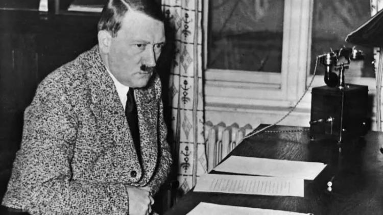 Lagu "Hitler Has Only Got One Ball" Terbukti Benar oleh Sains