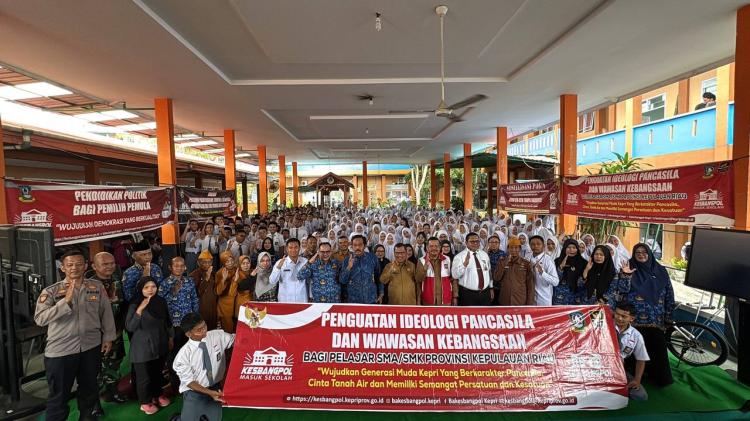 Kesbangpol Masuk Sekolah, Tanamkan Wawasan Kebangsaan ke Pelajar SMA di Karimun