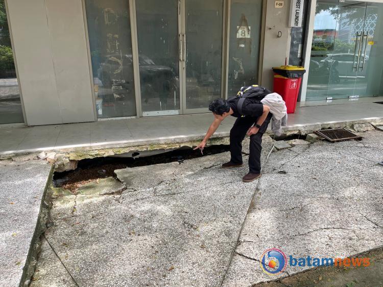 Teras Ruko di Kawasan Pollux Habibie Batam Amblas, Pengunjung Kaget dan Pertanyakan Keamanan Bangunan
