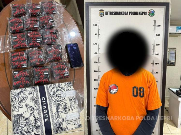 Polisi Ungkap Modus Baru: 150 Vape Bermuatan Etomidate Disita di Harbour Bay Batam
