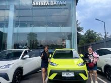 BYD Serahkan 9 Unit Atto 1 ke Konsumen, Bangun SPKLU Swasta Pertama di Batam