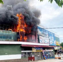 Kebakaran Hebat Lalap Toko Grosir Milik Asong di Sekupang, Kerugian Diduga Capai Miliar Rupiah