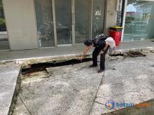 Teras Ruko di Kawasan Pollux Habibie Batam Amblas, Pengunjung Kaget dan Pertanyakan Keamanan Bangunan