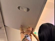 Viral Video Pramugari SIA Gunakan Lakban dan Tisu Atasi Kebocoran di Pesawat, Penumpang Puji: "Layaknya Juara"