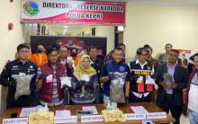 Polda Kepri Musnahkan Sabu dan Ganja Senilai Ribuan Gram, 13 Tersangka Diamankan