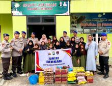 Jumat Berkah Polairud Polda Kepri Bagikan Puluhan Sembako ke Dua Panti Asuhan di Batam