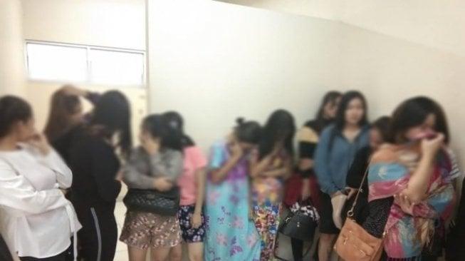 Penggerebekan di Tunas Regency Batam, 13 Perempuan Diamankan Polisi, Tiga di Antaranya Diduga Anak di Bawah Umur