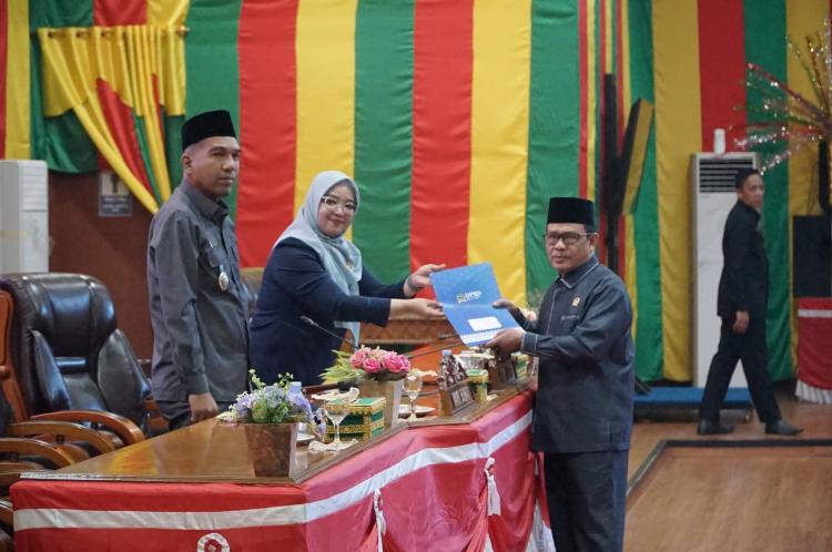 Paripurna DPRD Lingga Bahas Ranperda PPNS hingga Pendapat Akhir Bupati