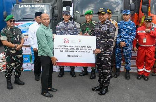 BRK Syariah dan OJK Riau Salurkan Bantuan Kemanusiaan ke Korban Banjir Bandang Sumatra